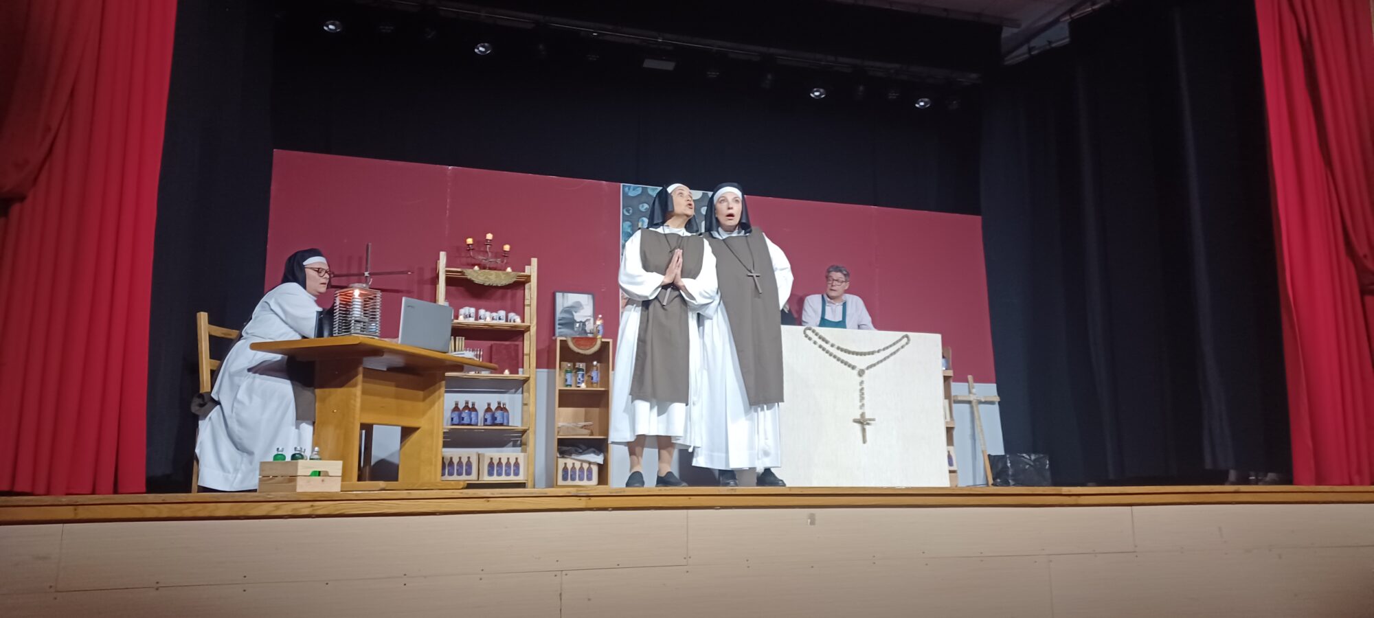 Grupo de Teatro Zurich solidário com o Centro Comunitário Centro